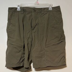 Guide Series Men's Olive Cargo Shorts sx 36 (some wear and tear)